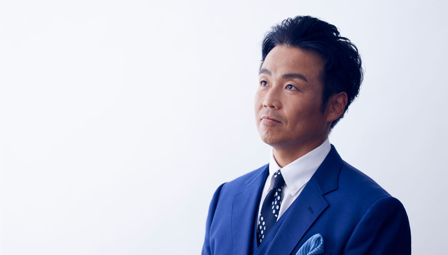 見上げる松島洋行